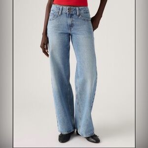Levi’s ultra low rise, loose wide leg jeans, women’s size 26, perfect condition